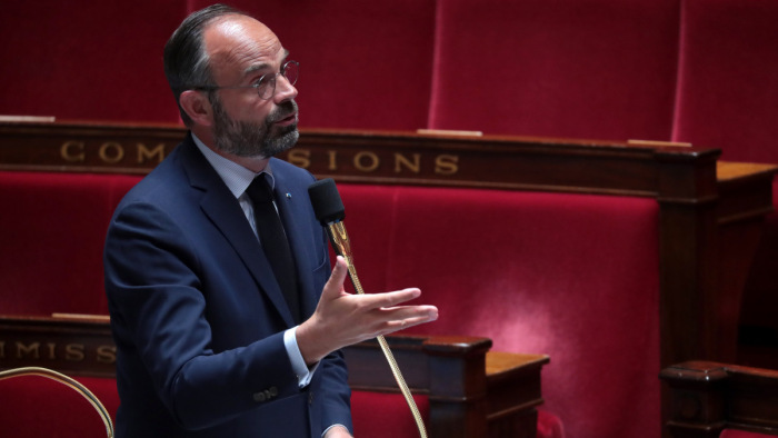 Távozik a francia kormány