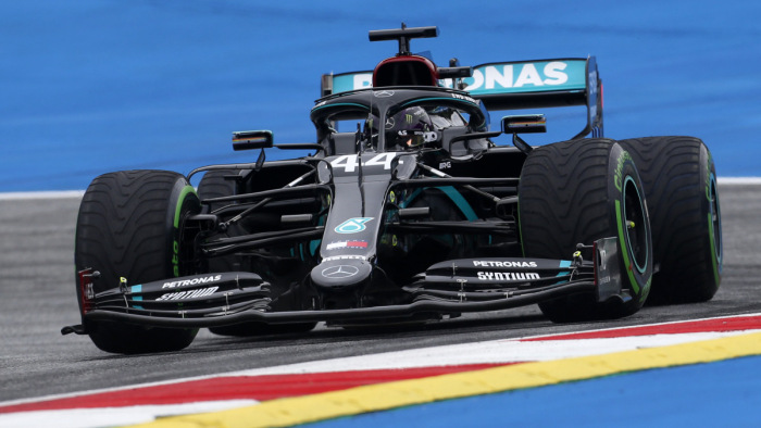 Gond van Hamilton és a Mercedes között?