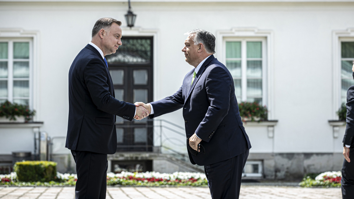 Orbán Viktor gratulált az újraválasztott lengyel elnöknek