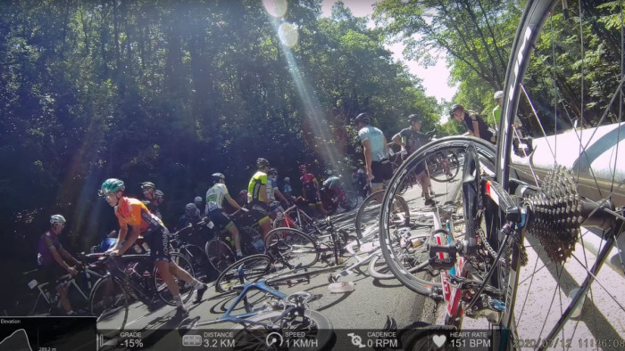 Horrorisztikus felvételen a balatonfelvidéki kerékpáros tömegbaleset