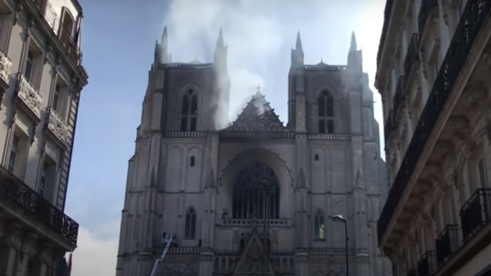 Úgy tűnik, nem mulasztás miatt lángolt a nantes-i bazilika