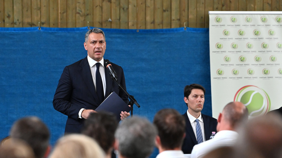 Lázár János fideszes országgyűlési képviselő beszédet mond a Magyar Tenisz Szövetség tisztújító közgyűlésén, ahol a szervezet elnökévé választották 2020. július 27-én.