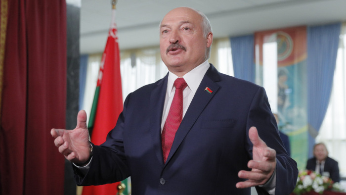 A hivatalos exit poll szerint Lukasenka simán győz Fehéroroszországban
