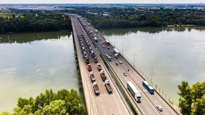 Ilyet sem látni minden nap az M0-s Duna-hídján