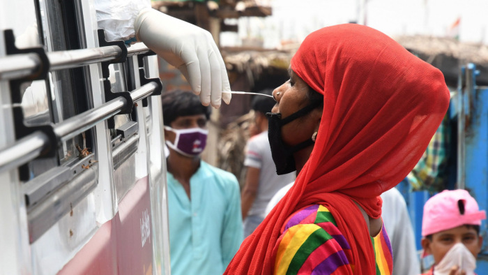 A regisztráltak számánál 37-szer nagyobb átfertőzöttségi adatokat mértek Indiában