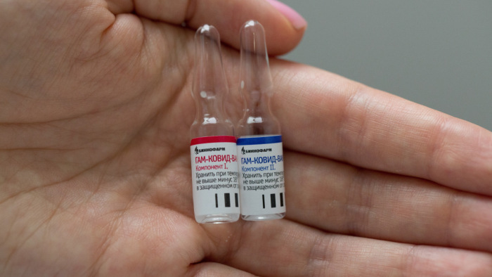 Egy esetben kerülhet be Magyarországra az orosz koronavírus-vakcina