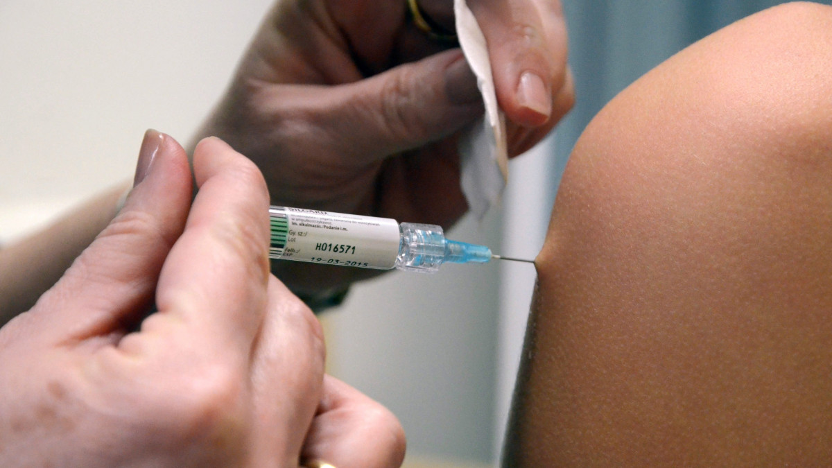 tart a papillomavírus elleni vakcina