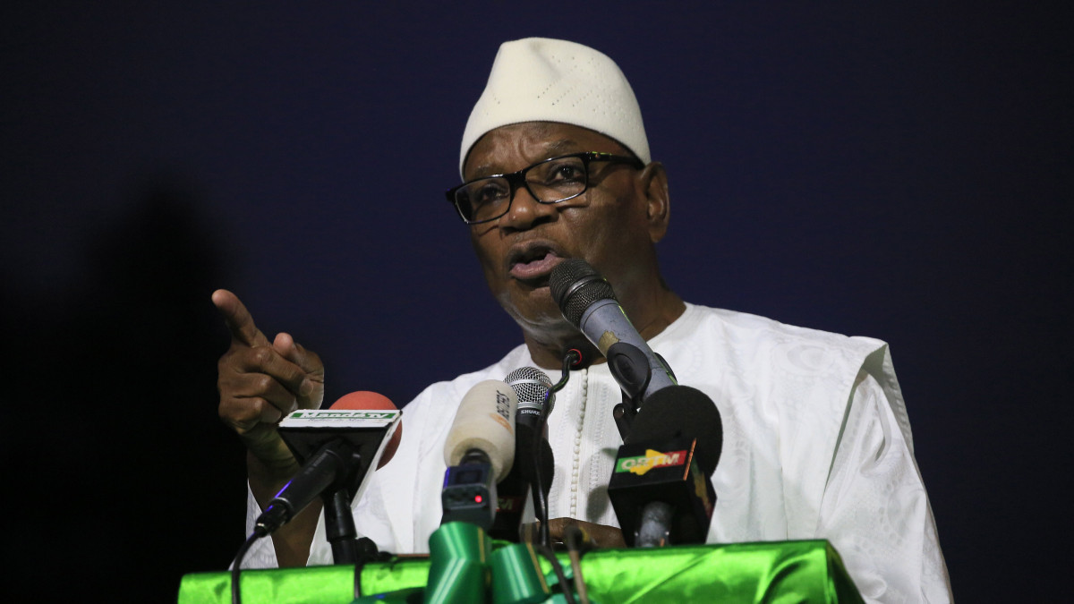 Bamako, 2018. augusztus 11.Ibrahim Boubacar Keita mali elnök támogatóihoz beszél egy bamakói nagygyűlésen 2018. augusztus 11-én, egy nappal a mali elnökválasztás második fordulója előtt. A július 29-i első fordulóban Ibrahim Boubacar Keita végzett az első helyen, de nem szerezte meg a győzelemhez szükséges minimális 50 százalékot. (MTI/EPA/Legnan Koula)