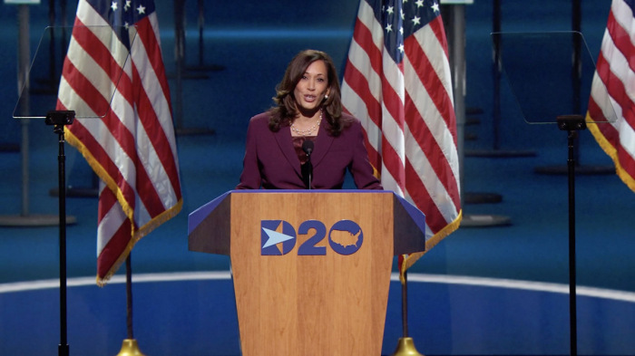 Kamala Harrist választotta alelnökjelöltnek a demokrata konvenció