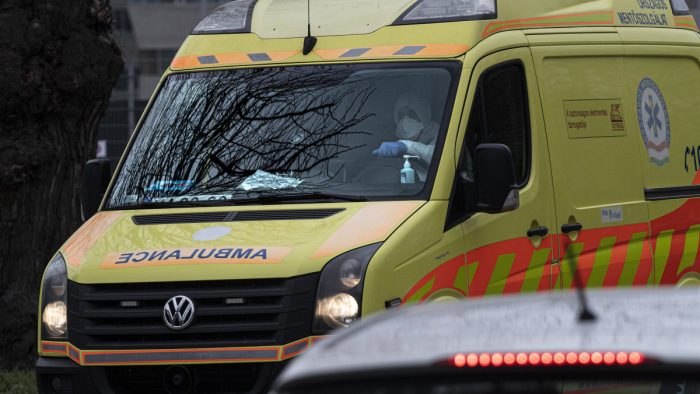 Autómentő mentőautó - a sofőr végzetes hibájából ezúttal nem lett baleset
