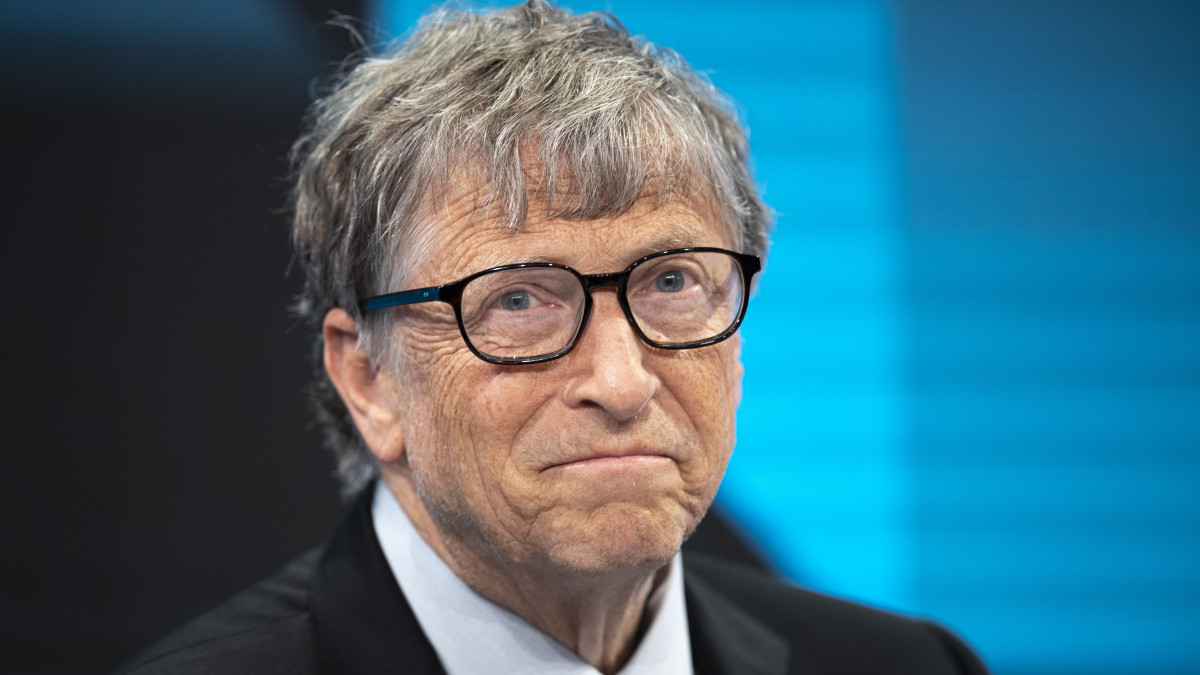 Bill Gates, a Microsoft amerikai szoftvergyártó cég alapító elnöke a Világgazdasági Fórum 49. davosi találkozójának nyitónapján, 2019. január 22-én. A névadó svájci nonprofit alapítvány szervezte négynapos tanácskozáson a világ vezető politikai, társadalmi és gazdasági döntéshozói a legégetőbb globális kérdéseket vitatják meg, illetve határozzák meg a jövőre vonatkozó legfontosabb feladatokat.