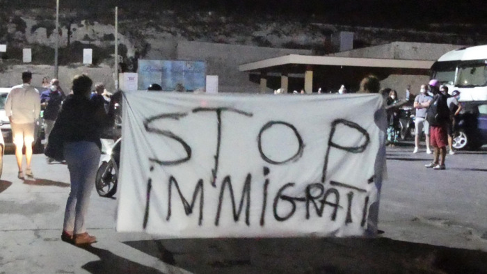 Kompkaranténba küldték a migránsokat Lampedusán