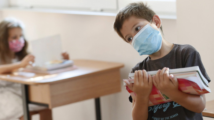 Romániában is megszűnnek a járványügyi korlátozások