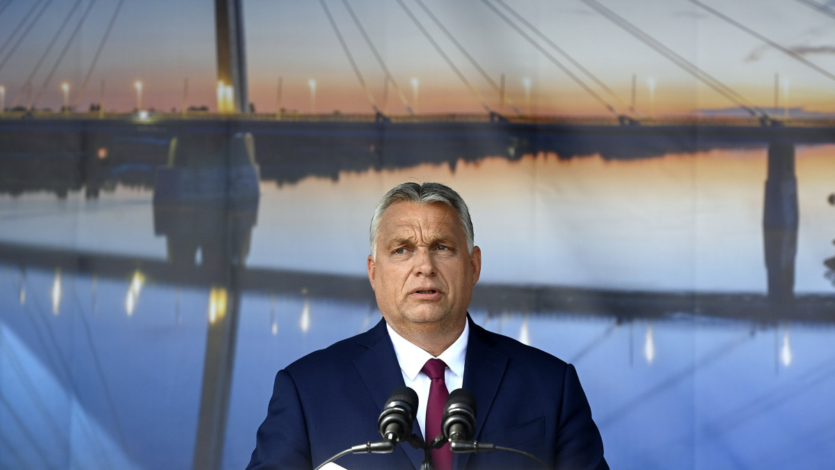Orbán Viktor miniszterelnök az új komáromi Duna-híd (Monostori híd) avatásán 2020. szeptember 17-én.