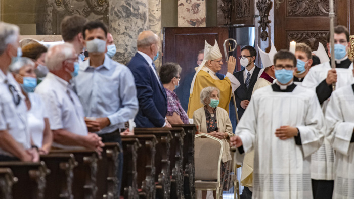 Vége a maszkhasználatnak a templomokban – de még nem most