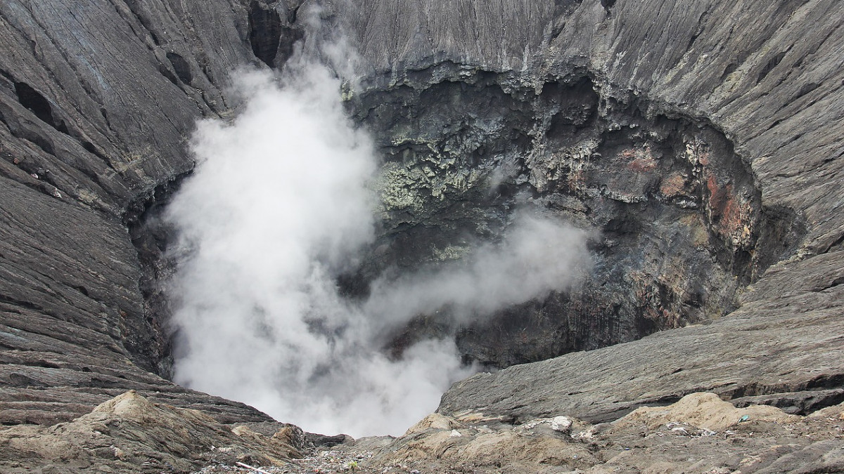 Egyre durvább, amit a hetek óta működő izlandi vulkán művel - videó