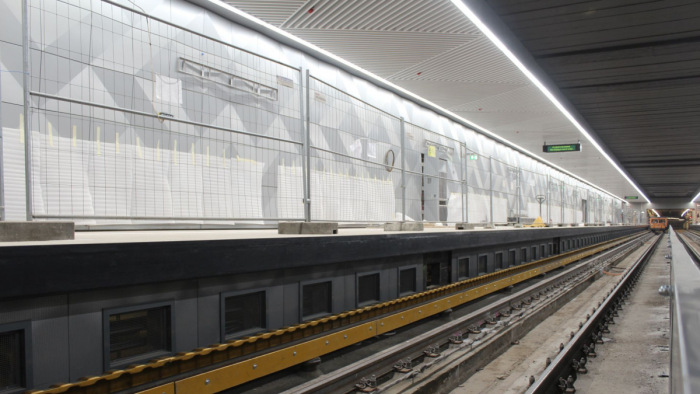 Máris meghibásodott a metró a felújított szakaszon