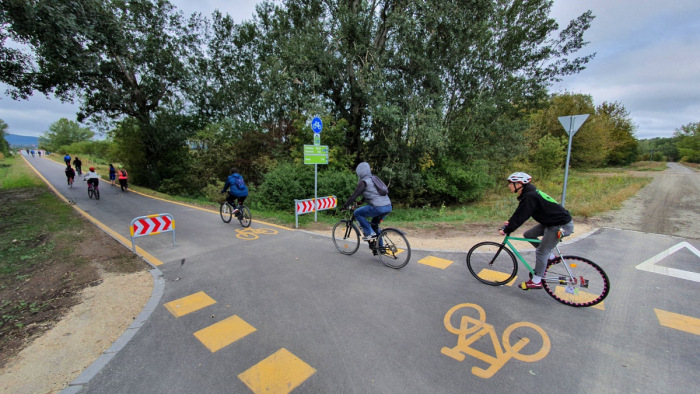 Felavatták a Budapest-Szentendre kerékpárutat, nem is kevesen