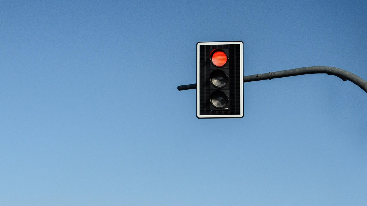 There is no other solution: the fourth light can come on at the traffic light