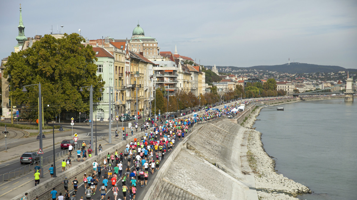 A 34. Spar Budapest Maraton résztvevői a budai alsó rakparton 2019. szeptember 29-én.