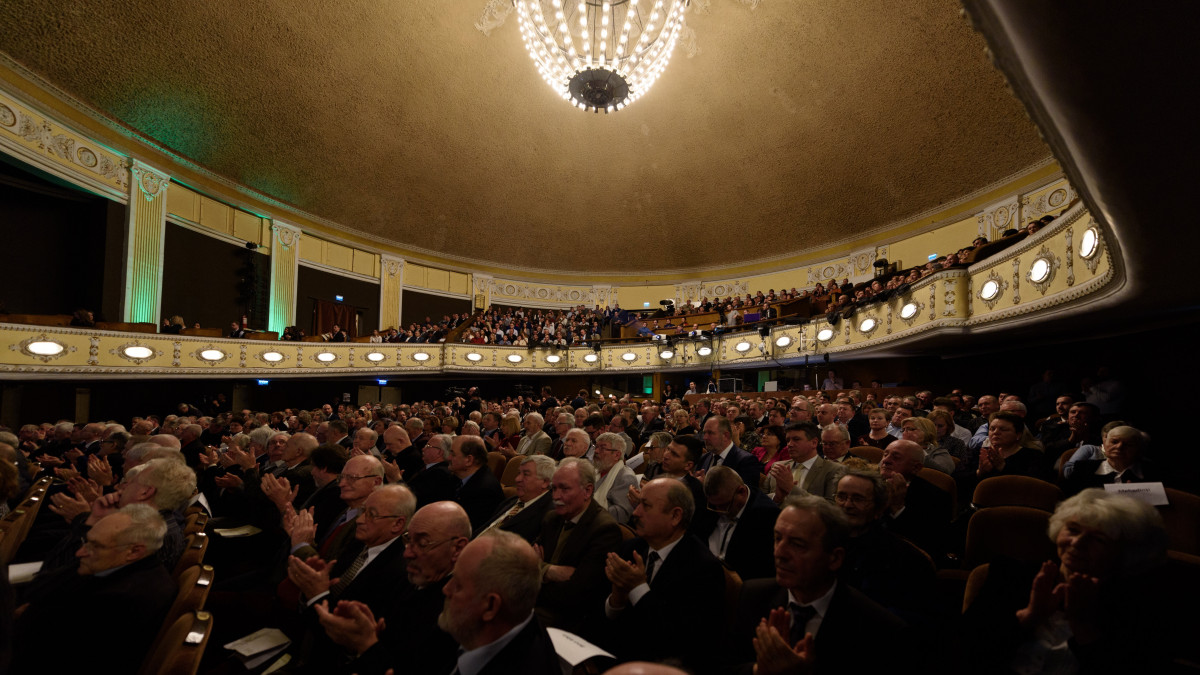 Résztvevők a Romániai Magyar Demokrata Szövetség (RMDSZ) fennállásának 30. évfordulója alkalmából a Kolozsvári Magyar Operában a tartott ünnepségen 2020. január 18-án.