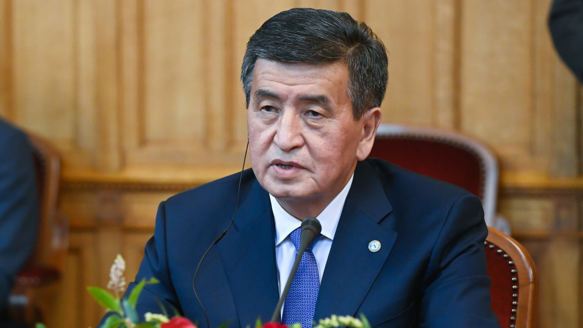 Szooronbaj Dzsejenbekov kirgiz köztársasági elnök a Kövér Lászlóval, az Országgyűlés elnökével folytatott megbeszélésen a Parlamentben 2020. szeptember 29-én.