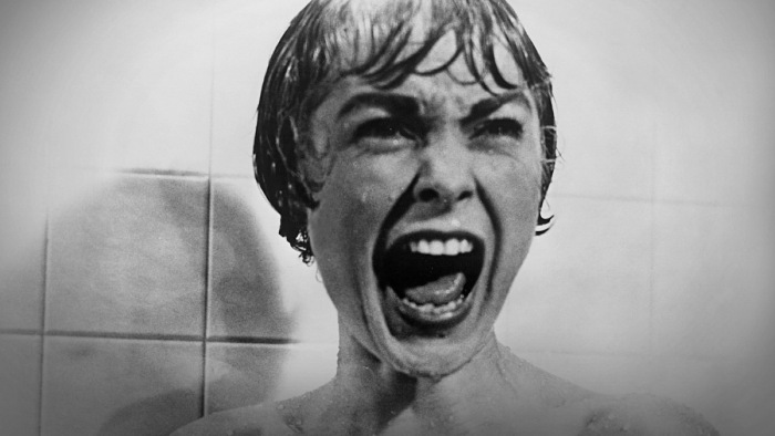 Hatvan magyar színésznővel forgatták újra a Psycho zuhanyzós jelenetét