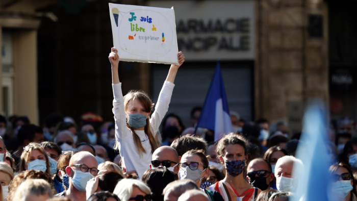 Tartós a francia járványhelyzet javulása, enyhítenek az ünnepekre