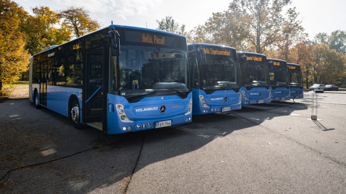Itt vannak a kék Volánbuszok - novembertől már 30 darab jár