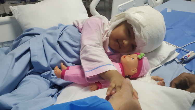 Friss hírek a megoperált bangladesi ikerlány, Rabeya állapotáról