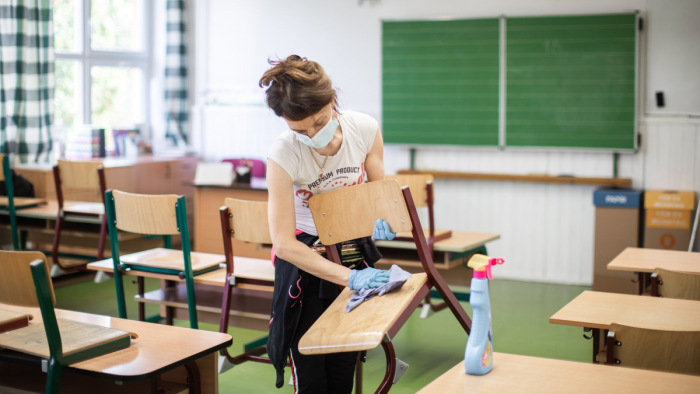 Szakszervezeti aggodalom: a korai iskolanyitás egy negyedik hullám elindítója lehet