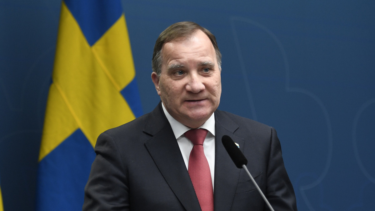 Stefan Löfven svéd miniszterelnök a koronavírus-járvány elleni védekezésről tartott stockholmi sajtóértekezleten 2020. április 16-án.