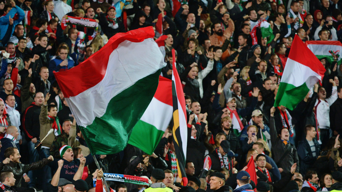 Magyar szurkolótábor gólöröme a Magyarország-Törökország labdarúgó világbajnoki selejtező mérkőzésen a Puskás Ferenc Stadionban október 16-án. A magyar válogatott 3-1 arányban győzött.