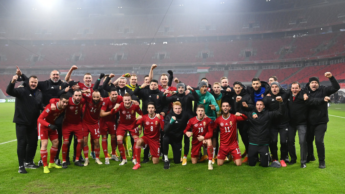 A győztes magyar csapat a labdarúgó Nemzetek Ligája B divíziójában játszott Magyarország - Törökország mérkőzés végén a Puskás Arénában 2020. november 18-án. A magyar válogatott 2-0-ra győzött.