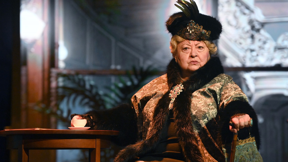 Molnár Piroska játszik Dragomirov hercegnő szerepében az Agatha Christie - Ken Ludwig: Gyilkosság az Orient Expresszen című darab fotóspróbáján a Thália Színházban 2020. szeptember 2-án. A darabot szeptember 5-én mutatják be Szirtes Tamás rendezésében.