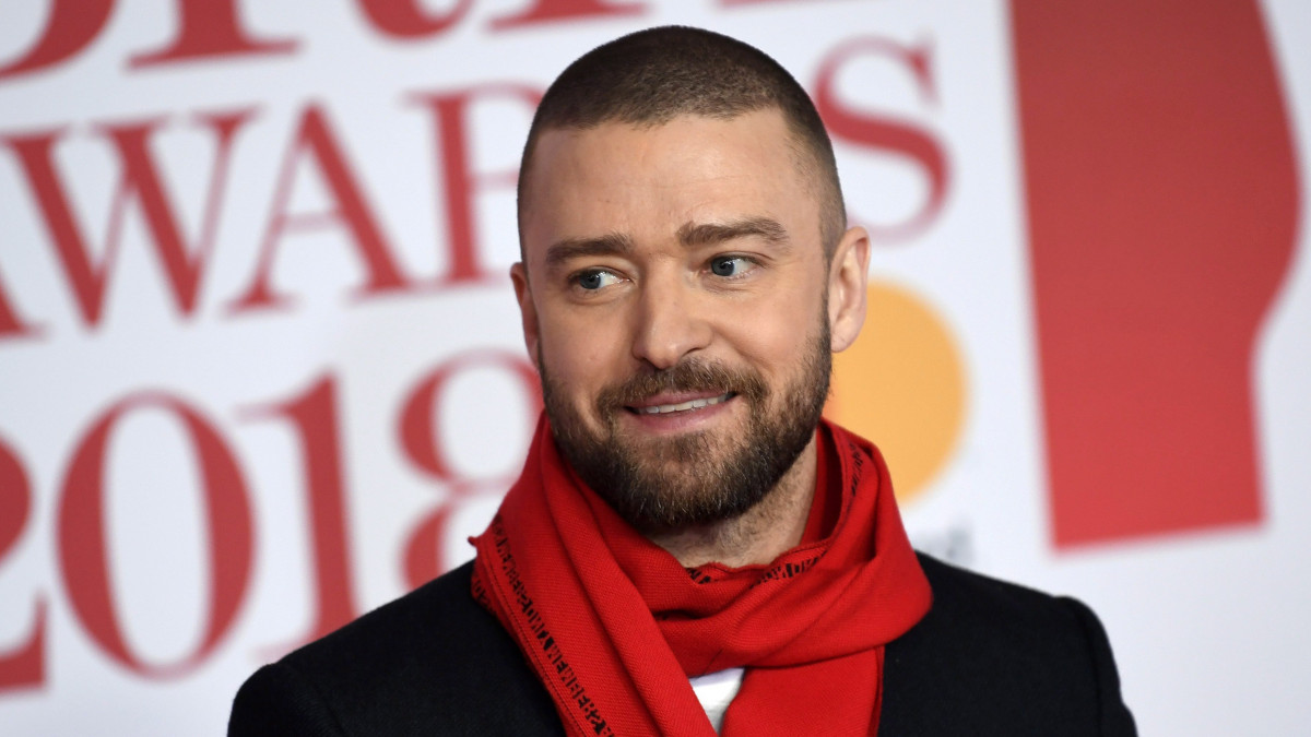 London, 2018. február 21.Justin Timberlake amerikai énekes-dalszerző érkezik a zenei Brit Díjak átadási ünnepségére a londoni 02 Arénában 2018. február 21-én. (MTI/EPA/Neil Hall)