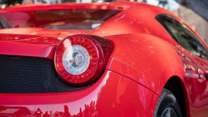 Egyszer csak begördült egy budapesti szervizbe ez a bámulatos Ferrari - képek