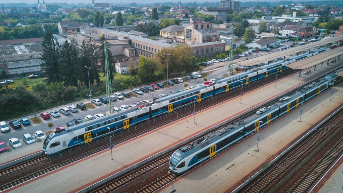Valósággal falják a balatoni vonatokat a magyarok idén nyáron