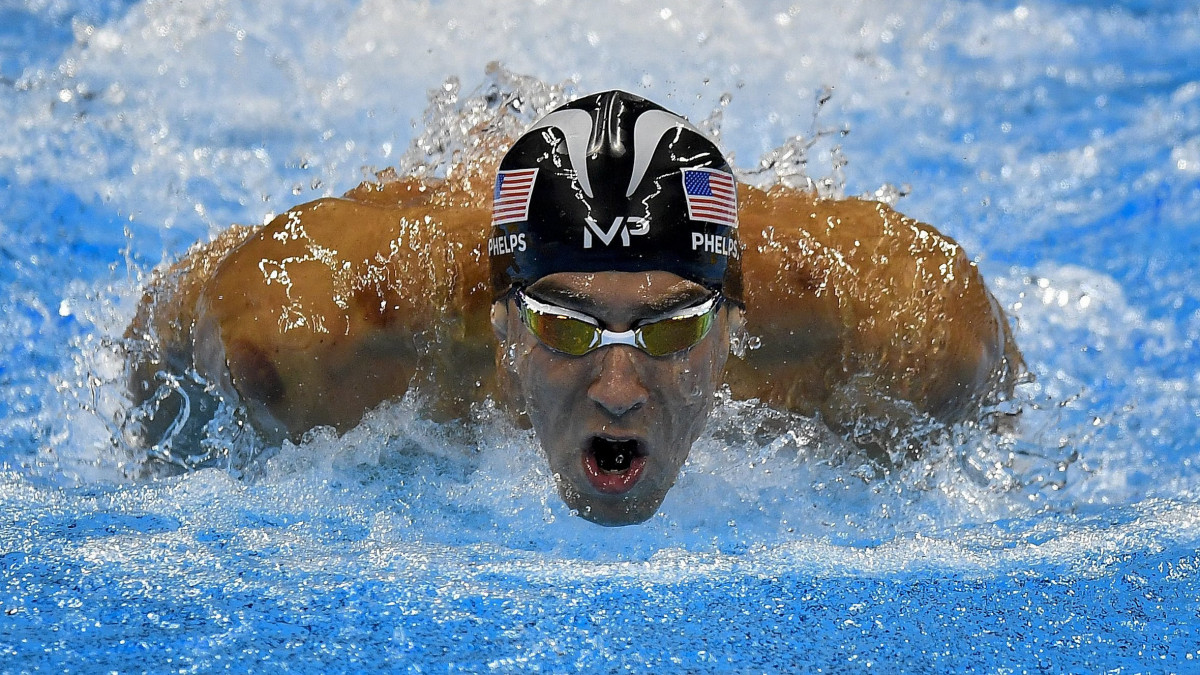 Rio de Janeiro, 2016. augusztus 12.Az amerikai Michael Phelps a férfi 200 méteres vegyesúszás döntőjében a riói nyári olimpián a Rio de Janeiró-i Olimpiai Uszodában 2016. augusztus 11-én. Az úszó az első helyen végzett, ezzel megszerezte pályafutása 22. olimpiai aranyérmét.