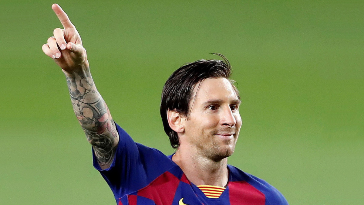 Lionel Messi, a Barcelona játékosa ünnepel, miután gólt rúgott a CD Leganés ellen a spanyol labdarúgó-bajnokság 29. fordulójának mérkőzésén a barcelonai Camp Nou stadionban 2020. június 125-én. A Barcelona 2-0-ra győzött Messi és Ansu Fati góljával.