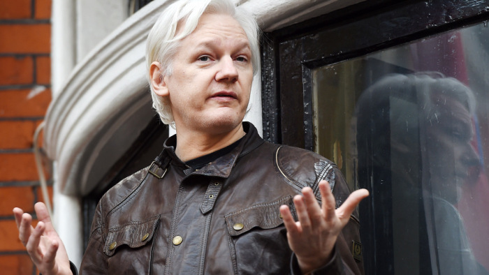 Londoni bíróság Julian Assange öngyilkosságától tartva hozott ítéletet