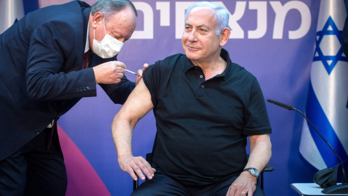 Rekordszinten a súlyos esetek száma Izraelben, új szakaszban az oltási kampány