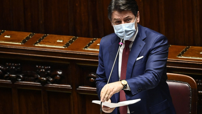 Vészesen szűkül az olasz miniszterelnök mozgástere