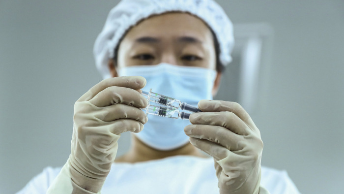 A kínai vakcina hatékonyabb a vírusmutánsokkal szemben
