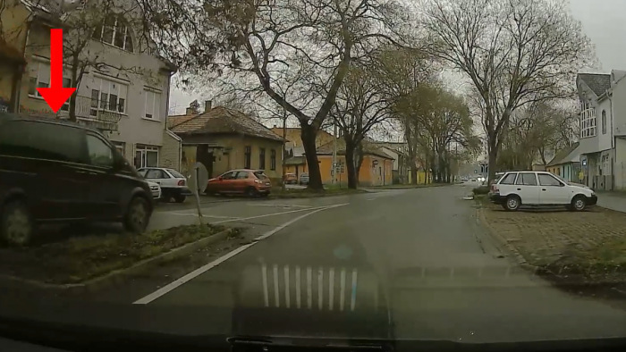 Babakocsist zebrán veszélyeztető autós és mások - itt a pofátlanítás jubileumi videója