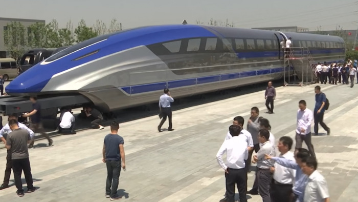 Kínának úgy látszik, nem elég, hogy 620-szal megy a vonat - videó