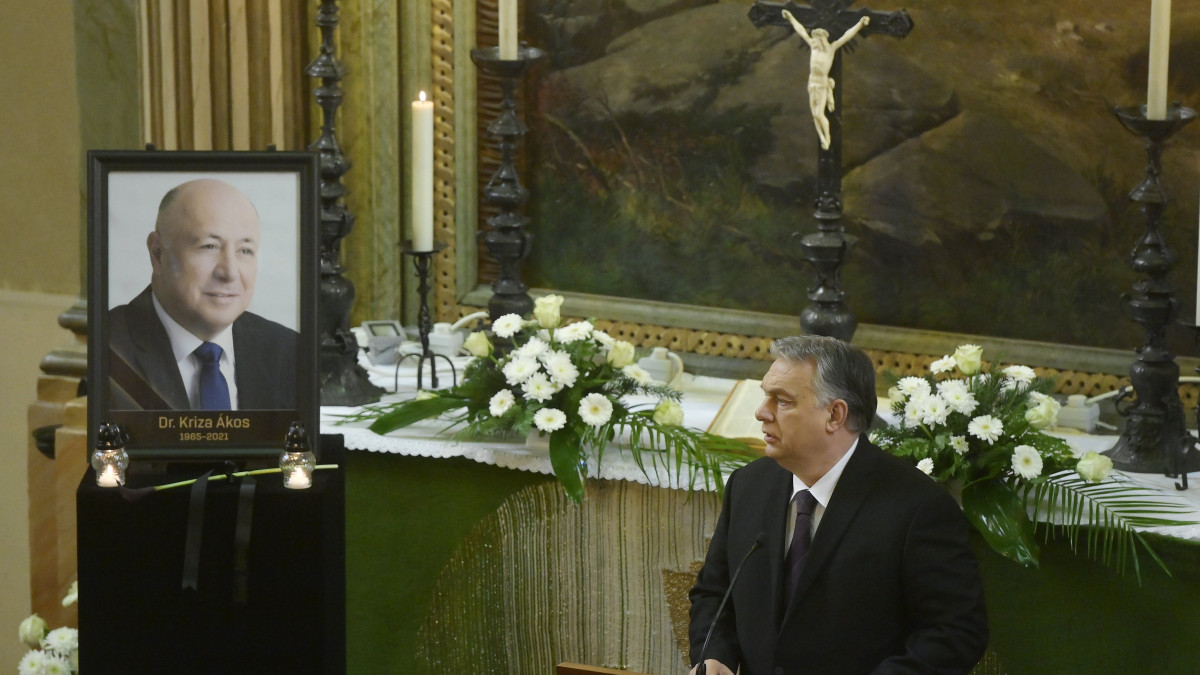 Orbán Viktor miniszterelnök beszédet mond Kriza Ákos (Fidesz-KDNP), Miskolc korábbi (2010-2019.) polgármesterének unitárius szertartás szerint tartott búcsúztatásán a miskolci Hunyadi utcai evangélikus templomban 2021. január 30-án. Kriza Ákos életének 56. évében, 2021. január 18-án hunyt el.