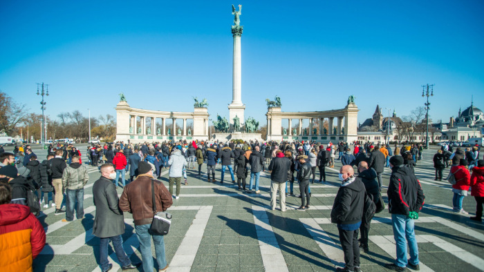 Újra lecsaptak a rendőrök a budapesti tüntetésen