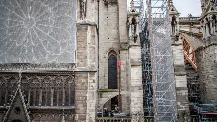 Így áll most a két éve leégett tetejű Notre-Dame helyzete - videó