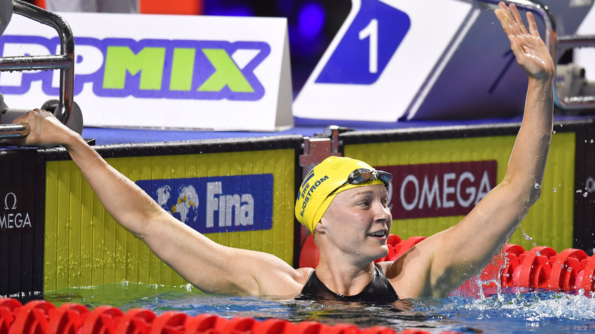 A győztes svéd Sarah Sjöström a női 100 méteres pillangóúszás döntőjében a Nemzetközi Úszó Szövetség, a FINA több mint hárommillió dolláros összdíjazású meghívásos bajnoki sorozatának egyetlen európai állomásán, a budapesti Duna Arénában 2019. május 11-én.